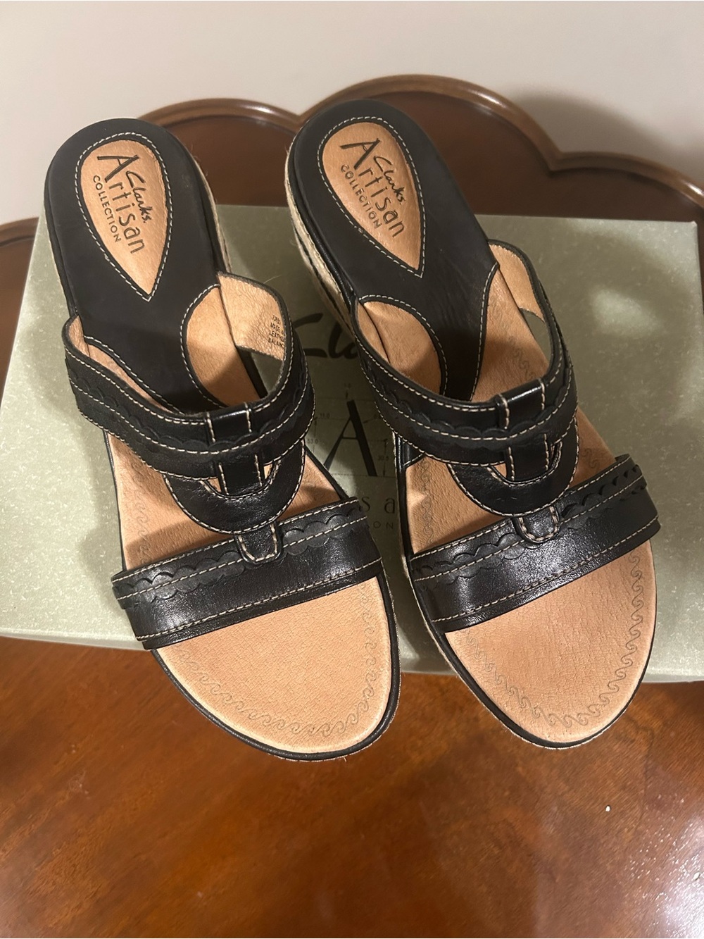 Clarks Artisan Black Leather Women's Wedge Sandals 7-1/2 Med- Brand New in Box